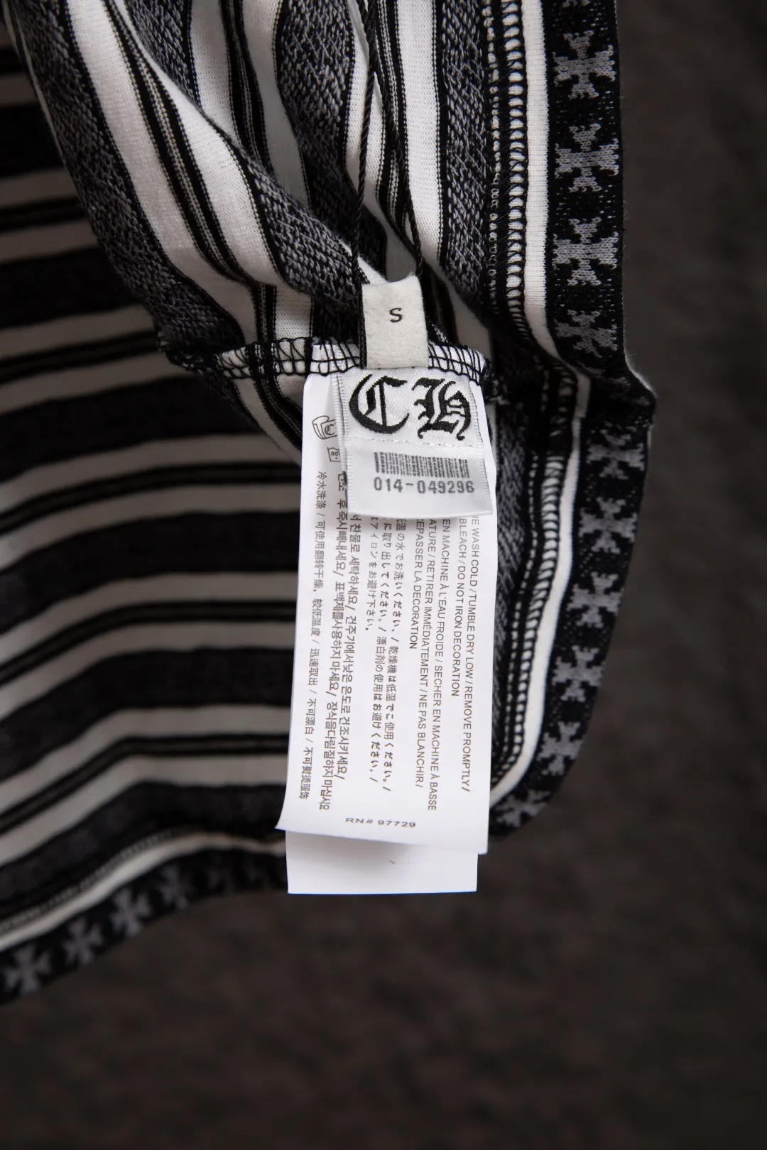 26225 #Black White